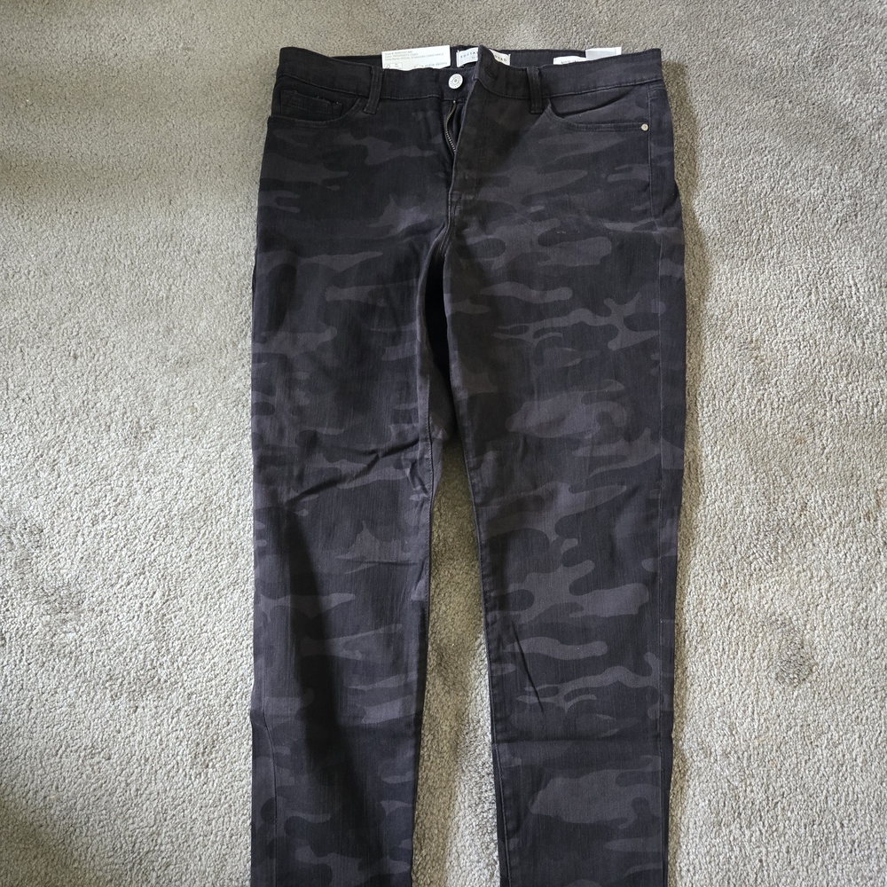 SOCIAL STANDARD Camouflage Patterned Ankle Skinny Pants
